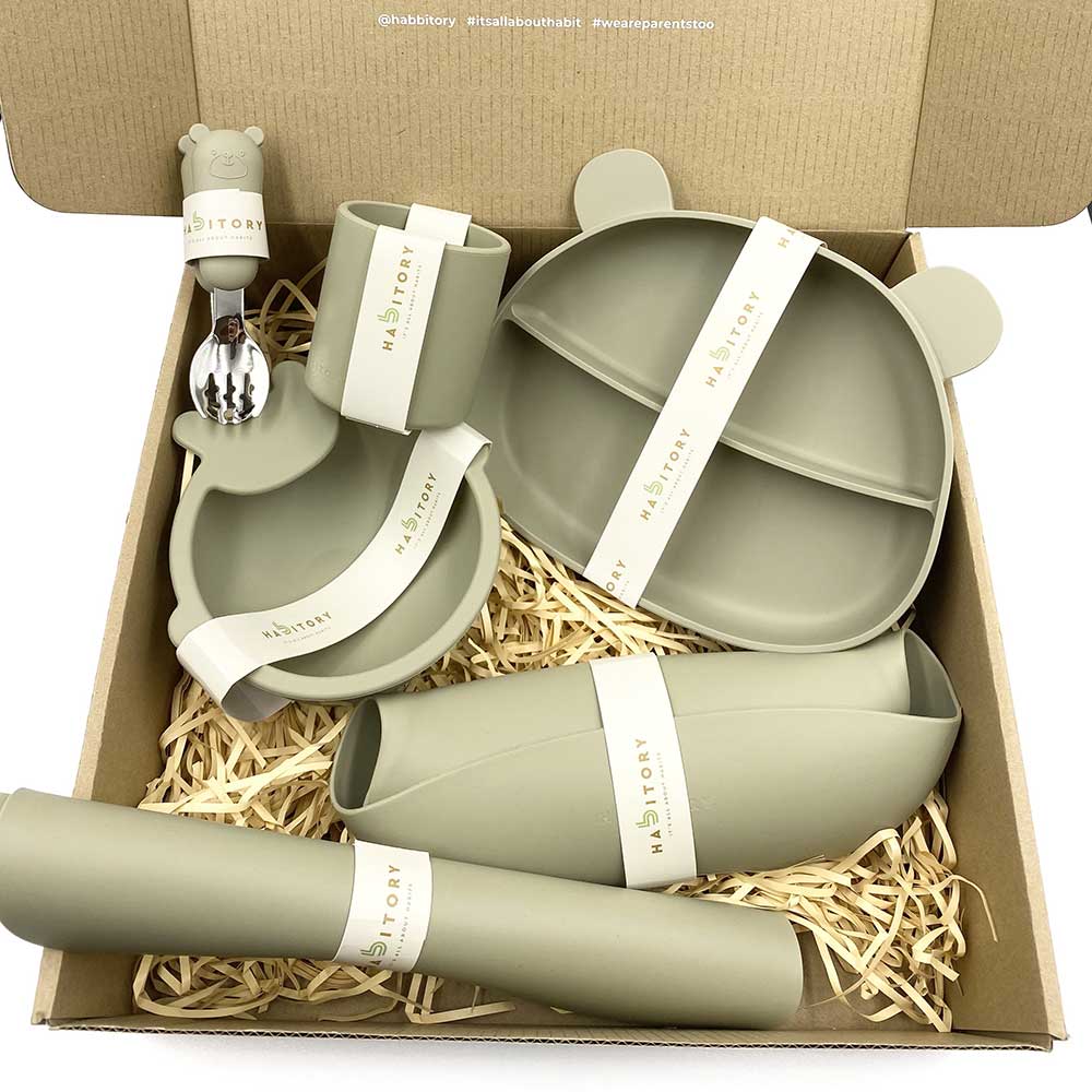 habbitory 小熊矽膠餐具套裝｜橄欖綠-日常生活-Kidrise🧒🏻STEM香港教育玩具｜STEAM科學實驗玩具｜STEM幼兒教育玩具｜啟智早教玩具｜蒙特梭利教具