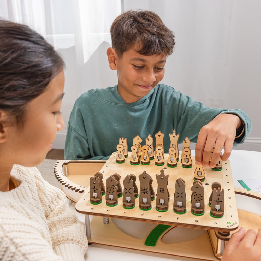 【加拿大直送】KiwiCo DIY 機械式木製西洋棋套裝 - 連隱藏式齒輪抽屜 (運輸時間約需 10 至 14 個工作天)-STEM玩具-Kidrise🧒🏻STEM香港教育玩具｜STEAM科學實驗玩具｜STEM幼兒教育玩具｜啟智早教玩具｜蒙特梭利教具