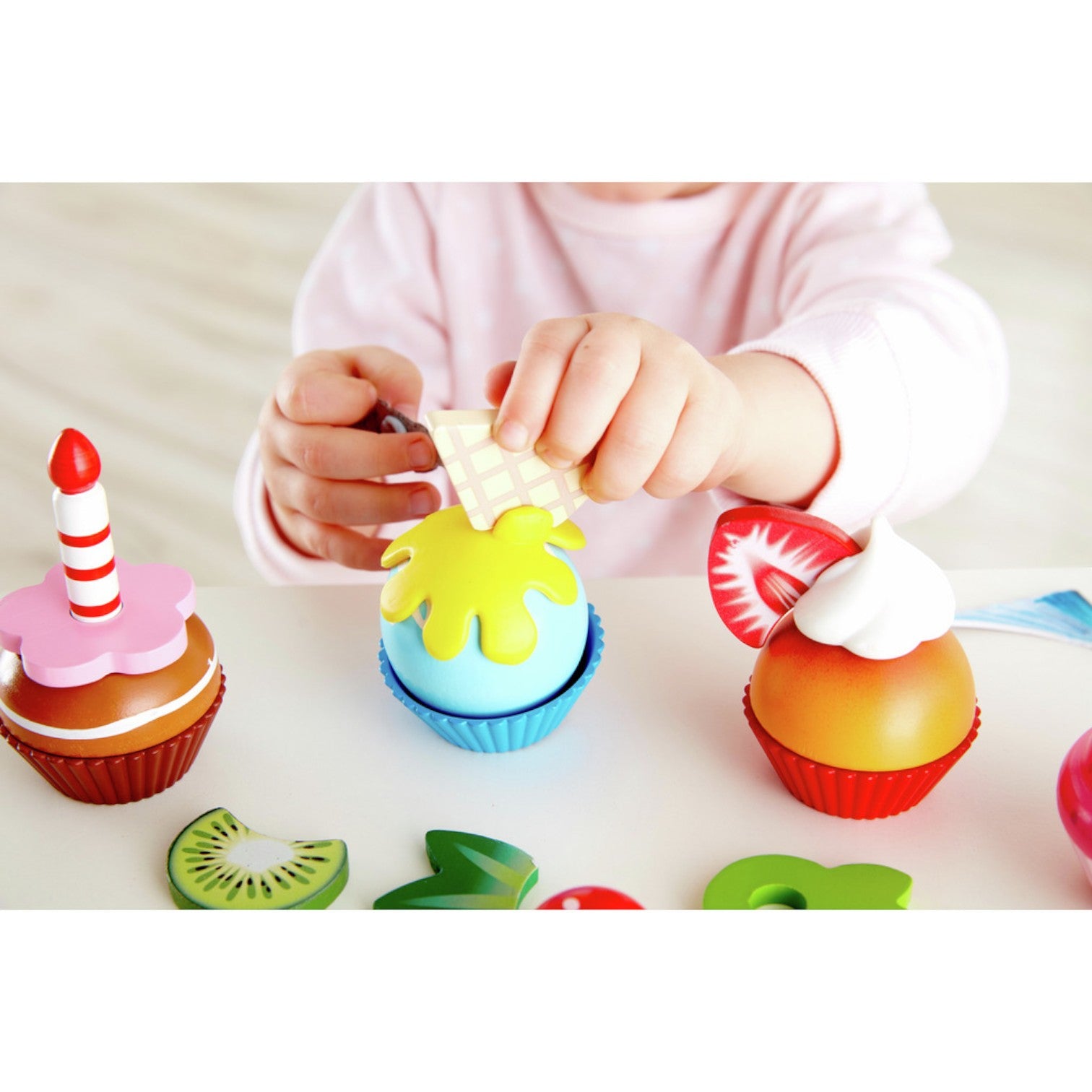 Hape E3157 廚房玩具 — 繽紛紙杯蛋糕-STEM玩具-Kidrise🧒🏻STEM香港教育玩具｜STEAM科學實驗玩具｜STEM幼兒教育玩具｜啟智早教玩具｜蒙特梭利教具