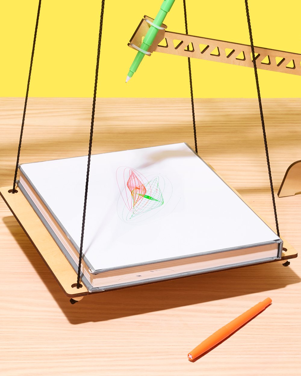 【加拿大直送】KiwiCo 工程套裝 - Pendulum Art Machine | 物理力學鐘擺繪圖機 (運輸時間約需 10 至 14 個工作天)-STEM玩具-Kidrise🧒🏻STEM香港教育玩具｜STEAM科學實驗玩具｜STEM幼兒教育玩具｜啟智早教玩具｜蒙特梭利教具