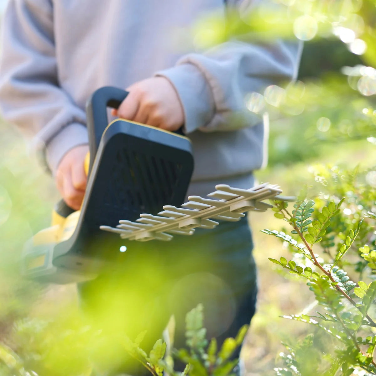 【加拿大直送】Stanley Jr. 兒童仿真園藝電動工具 3 件組合 (電鋸、割草機、修籬機) (運輸時間約需 10 至 14 個工作天)-STEM玩具-Kidrise🧒🏻STEM香港教育玩具｜STEAM科學實驗玩具｜STEM幼兒教育玩具｜啟智早教玩具｜蒙特梭利教具