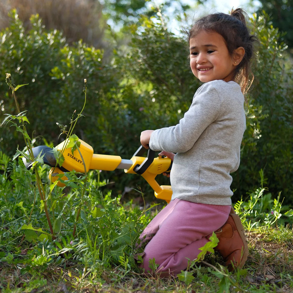 【加拿大直送】Stanley Jr. 兒童仿真園藝電動工具 3 件組合 (電鋸、割草機、修籬機) (運輸時間約需 10 至 14 個工作天)-STEM玩具-Kidrise🧒🏻STEM香港教育玩具｜STEAM科學實驗玩具｜STEM幼兒教育玩具｜啟智早教玩具｜蒙特梭利教具
