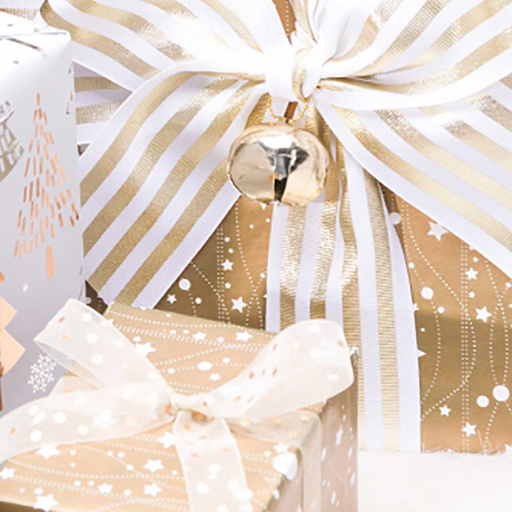 [Charged per toy] Gift packaging service with floral paper (gold and white star dot style) Secondary image