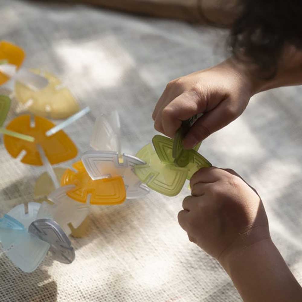 美國 Guidecraft Interlox 幼兒樹葉形狀多彩拼插片玩具 (96片)-蒙特梭利玩具-Kidrise🧒🏻STEM香港教育玩具｜STEAM科學實驗玩具｜STEM幼兒教育玩具｜啟智早教玩具｜蒙特梭利教具